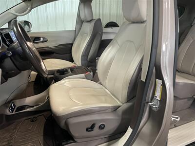 2018 Chrysler Pacifica Touring L - Photo 14 - Saint Louis, MI 48880-9800