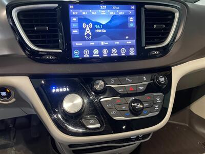 2018 Chrysler Pacifica Touring L - Photo 10 - Saint Louis, MI 48880-9800