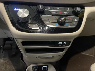 2018 Chrysler Pacifica Touring L - Photo 13 - Saint Louis, MI 48880-9800