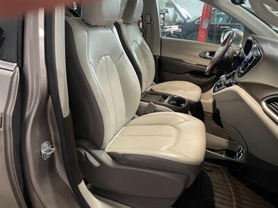 2018 Chrysler Pacifica Touring L - Photo 17 - Saint Louis, MI 48880-9800