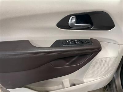 2018 Chrysler Pacifica Touring L - Photo 22 - Saint Louis, MI 48880-9800