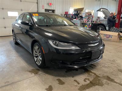 2015 Chrysler 200 S - Photo 4 - Saint Louis, MI 48880-9800