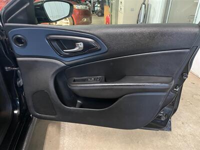 2015 Chrysler 200 S - Photo 19 - Saint Louis, MI 48880-9800