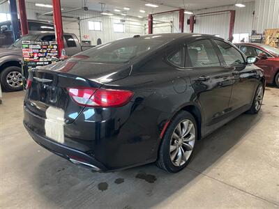 2015 Chrysler 200 S - Photo 6 - Saint Louis, MI 48880-9800