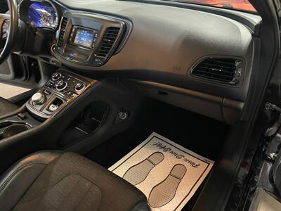 2015 Chrysler 200 S - Photo 18 - Saint Louis, MI 48880-9800