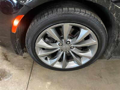 2015 Chrysler 200 S - Photo 21 - Saint Louis, MI 48880-9800