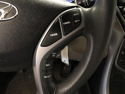 2015 Hyundai ELANTRA SE   - Photo 10 - Saint Louis, MI 48880-9800