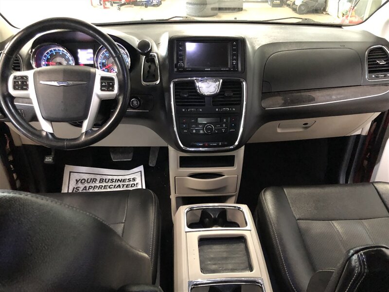2016 Chrysler Town & Country Touring-L photo