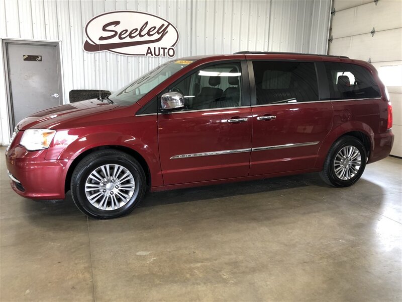The 2016 Chrysler Town & Country Touring-L photos