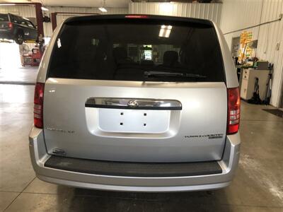 2010 Chrysler Town & Country LX   - Photo 25 - Saint Louis, MI 48880-9800