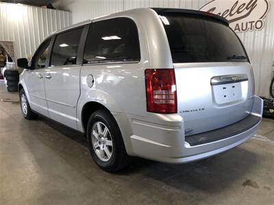 2010 Chrysler Town & Country LX   - Photo 3 - Saint Louis, MI 48880-9800