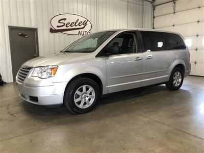 2010 Chrysler Town & Country LX  