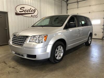 2010 Chrysler Town & Country LX   - Photo 2 - Saint Louis, MI 48880-9800