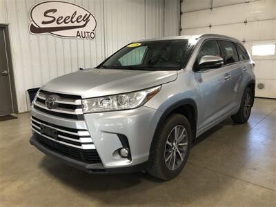 2018 Toyota Highlander XLE - Photo 2 - Saint Louis, MI 48880-9800