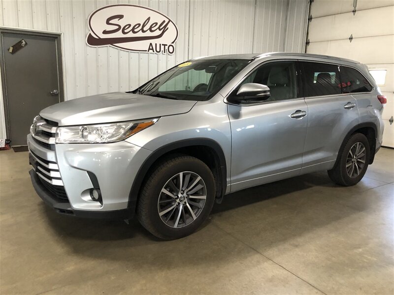 2018 Toyota Highlander XLE   - Photo 1 - Saint Louis, MI 48880-9800