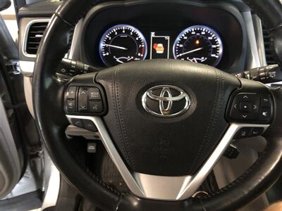 2018 Toyota Highlander XLE - Photo 5 - Saint Louis, MI 48880-9800
