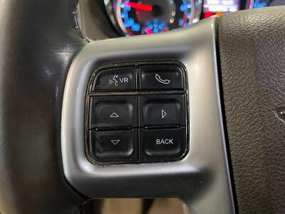 2013 Chrysler Town and Country Touring   - Photo 10 - Saint Louis, MI 48880-9800