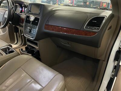 2013 Chrysler Town and Country Touring   - Photo 19 - Saint Louis, MI 48880-9800