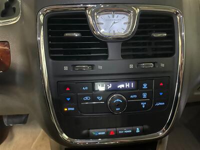 2013 Chrysler Town and Country Touring   - Photo 12 - Saint Louis, MI 48880-9800