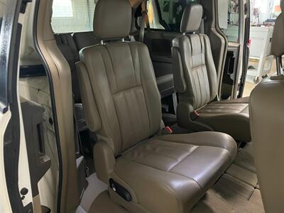 2013 Chrysler Town and Country Touring   - Photo 16 - Saint Louis, MI 48880-9800