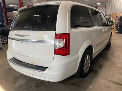 2013 Chrysler Town and Country Touring   - Photo 6 - Saint Louis, MI 48880-9800
