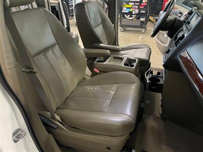2013 Chrysler Town and Country Touring   - Photo 18 - Saint Louis, MI 48880-9800