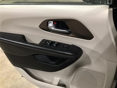 2018 Chrysler Pacifica Touring L   - Photo 28 - Saint Louis, MI 48880-9800