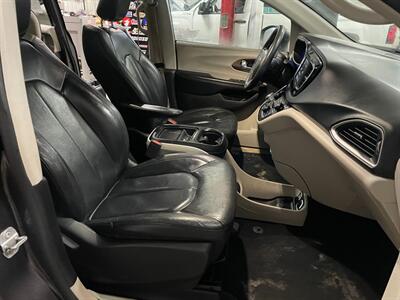2019 Chrysler Pacifica Touring L   - Photo 19 - Saint Louis, MI 48880-9800