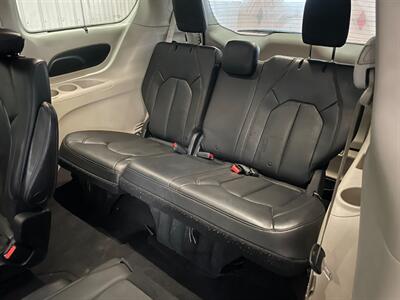 2019 Chrysler Pacifica Touring L   - Photo 18 - Saint Louis, MI 48880-9800