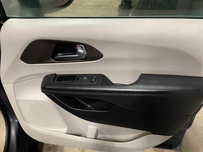2019 Chrysler Pacifica Touring L   - Photo 21 - Saint Louis, MI 48880-9800