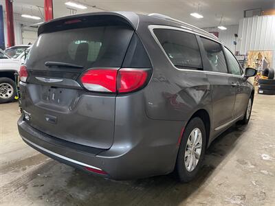 2019 Chrysler Pacifica Touring L   - Photo 6 - Saint Louis, MI 48880-9800
