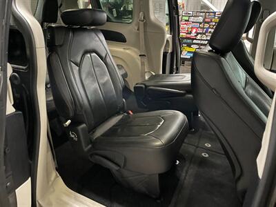2019 Chrysler Pacifica Touring L   - Photo 23 - Saint Louis, MI 48880-9800