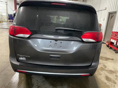 2019 Chrysler Pacifica Touring L   - Photo 7 - Saint Louis, MI 48880-9800