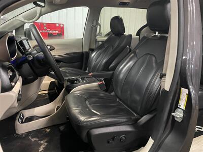 2019 Chrysler Pacifica Touring L   - Photo 16 - Saint Louis, MI 48880-9800