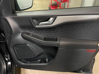 2020 Ford Escape SE   - Photo 20 - Saint Louis, MI 48880-9800