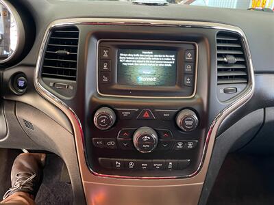 2017 Jeep Grand Cherokee Laredo   - Photo 8 - Saint Louis, MI 48880-9800