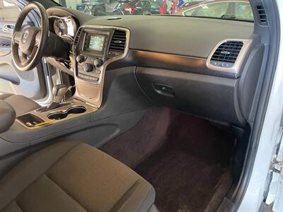 2017 Jeep Grand Cherokee Laredo   - Photo 17 - Saint Louis, MI 48880-9800