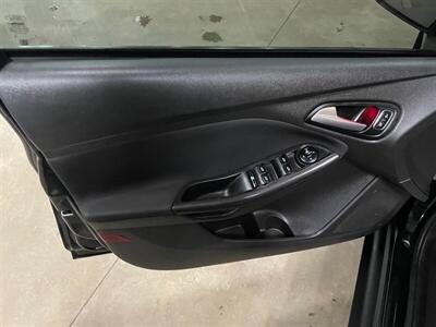 2015 Ford Focus SE - Photo 19 - Saint Louis, MI 48880-9800