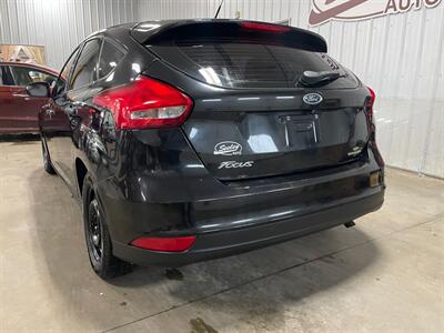 2015 Ford Focus SE - Photo 3 - Saint Louis, MI 48880-9800