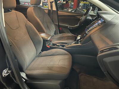 2015 Ford Focus SE - Photo 16 - Saint Louis, MI 48880-9800