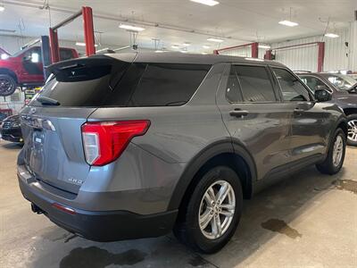 2022 Ford Explorer   - Photo 6 - Saint Louis, MI 48880-9800