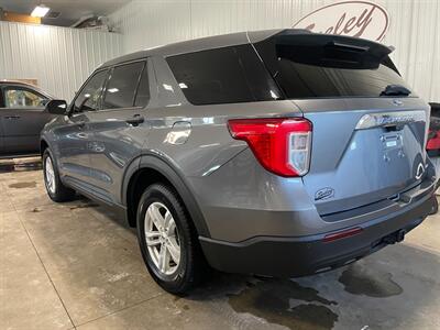 2022 Ford Explorer   - Photo 3 - Saint Louis, MI 48880-9800