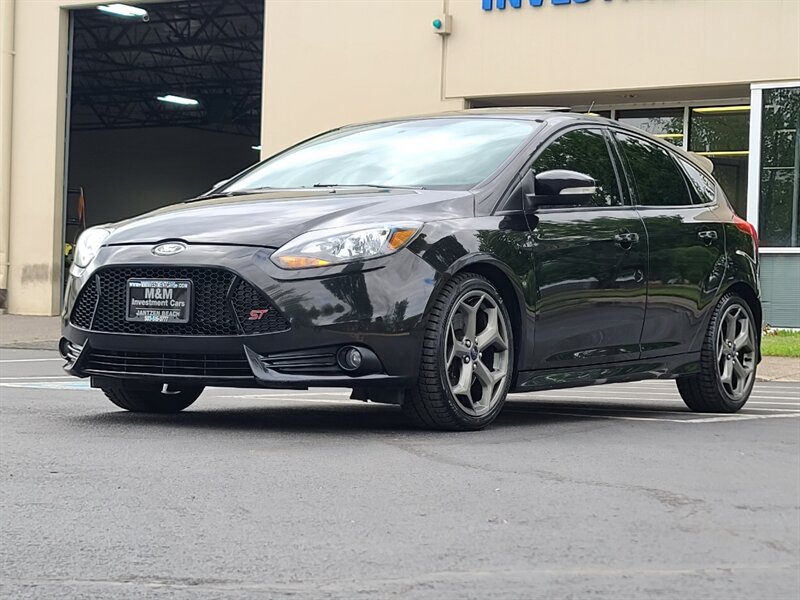 2013 Ford Focus ST 2 / 6-SPEED / TURBO / RECARO SEATS / MOON ROOF  / HATCHBACK / MANUAL TRANSMISSION / ECOBOOST / VERY SHARP & CLEAN - Photo 1 - Portland, OR 97217