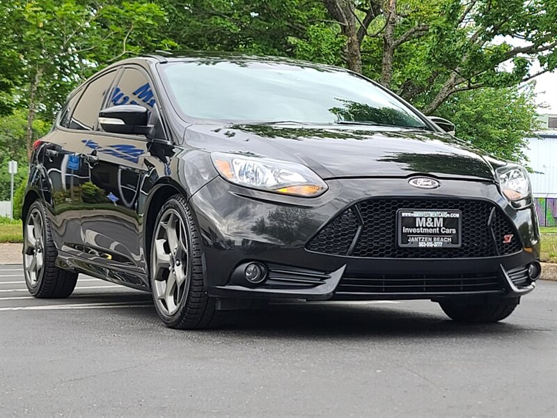 2013 Ford Focus ST 2 / 6-SPEED / TURBO / RECARO SEATS / MOON ROOF  / HATCHBACK / MANUAL TRANSMISSION / ECOBOOST / VERY SHARP & CLEAN - Photo 2 - Portland, OR 97217