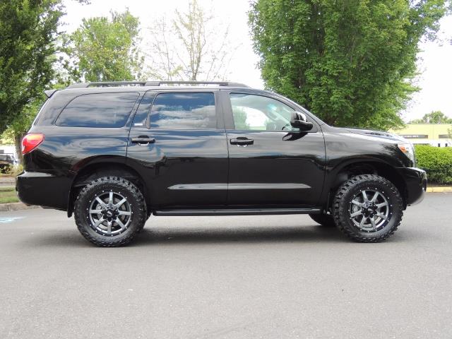 2016 Toyota Sequoia SR5 / 4WD / Third Seat / Sunroof / Backup / LIFTED   - Photo 4 - Portland, OR 97217
