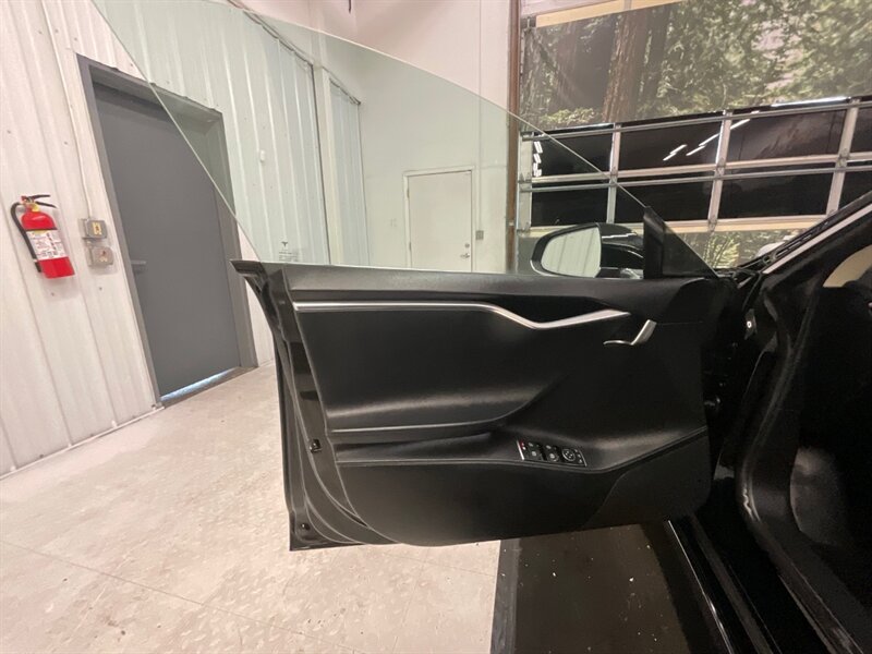 2013 Tesla Model S / REAR FACING JUMP SEAT /47,000 MILES - Photo 32 - Gladstone, OR 97027