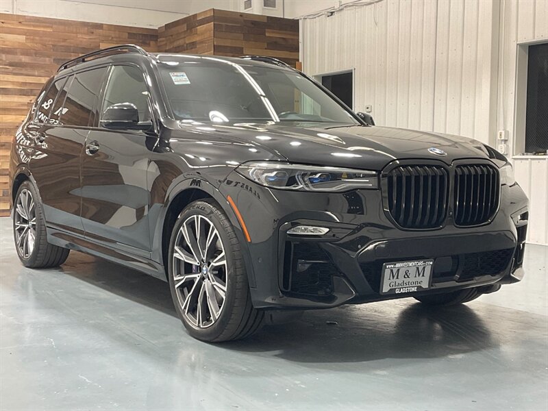 2020 BMW X7 M50i Sport Utility AWD / V8 4.4L Twin Turbo  / Panoramic Sunroof / 3RD ROW SEAT / Heated & Cooled Seats / FULLY LOADED