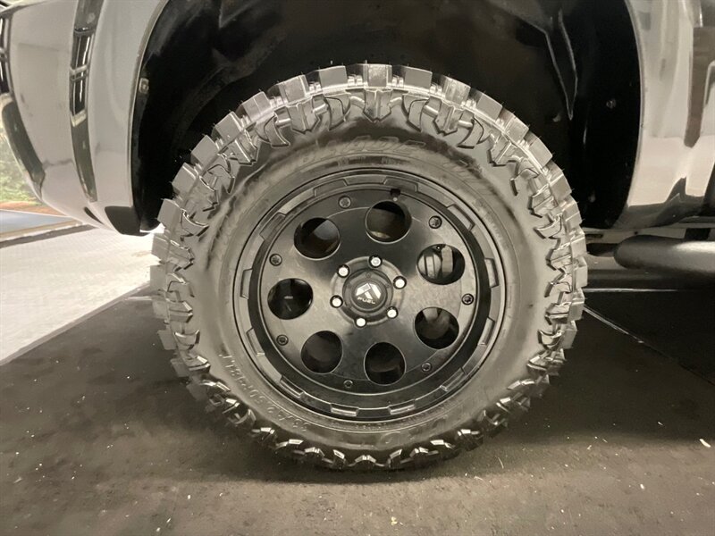 2008 Toyota 4Runner Sport Edition 4X4 / 4.0 V6 /LIFTED w. NEW MUD TIRE  / LUGGAGE RACK / LIFTED w. BRAND NEW 33 " MUD TIRES & 18 " FUEL WHEELS / Excel Cond - Photo 22 - Gladstone, OR 97027