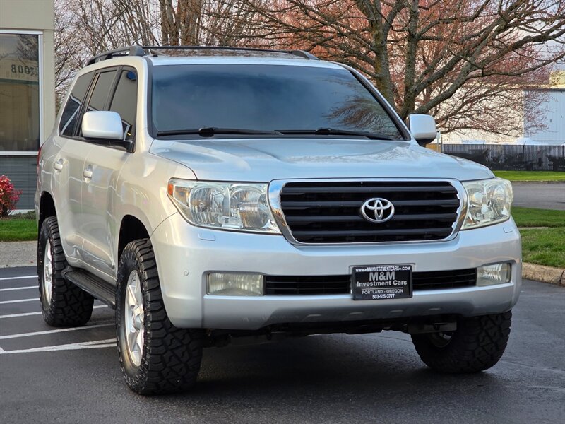 2008 Toyota Land Cruiser 4X4 / FULLY LOADED / CRAWL CONTROL /DIFF LOCK  / BRAND NEW TIRES/ LIFTED / SERVICE RECORDS - Photo 2 - Portland, OR 97217