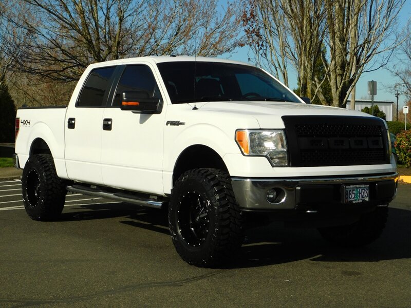 2014 Ford F-150 XLT Super Crew 4X4 / 5.0L V8/ LIFTED LIFTED   - Photo 2 - Portland, OR 97217